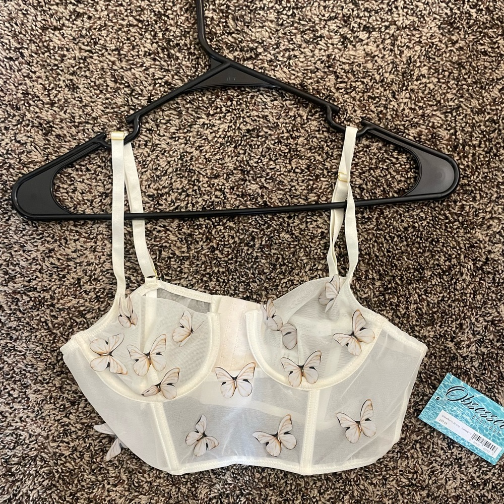 Size S tank with 3D butterflies